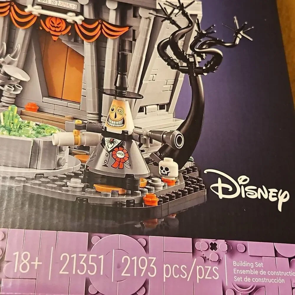 Nightmare Before Christmas Lego Set Disney Tim Burton LEGO 21351 - Picture 3 of 8